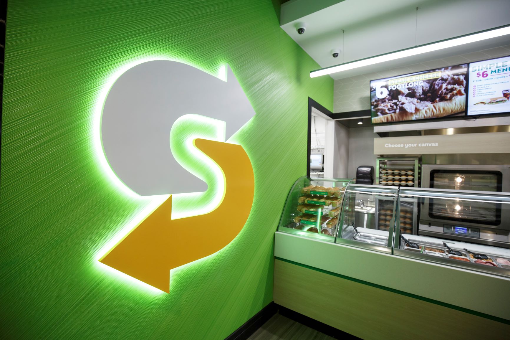 Three Top Leaders Leaving Subway, Including Chief Financial Officer ...